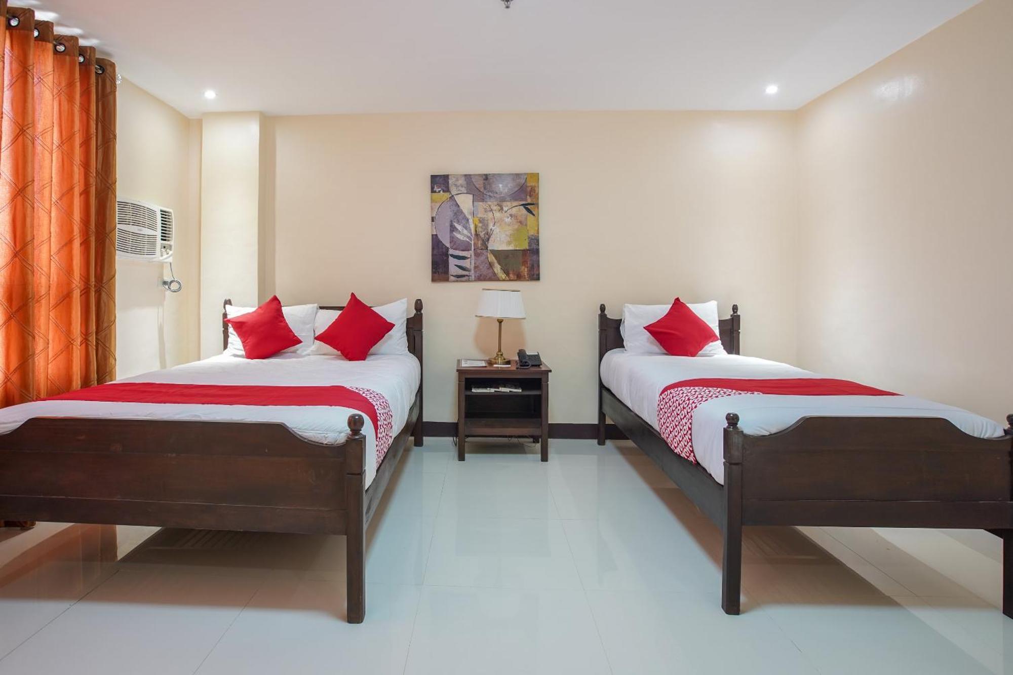 Oyo 236 Hotel Edmundo Pototan Bagian luar foto