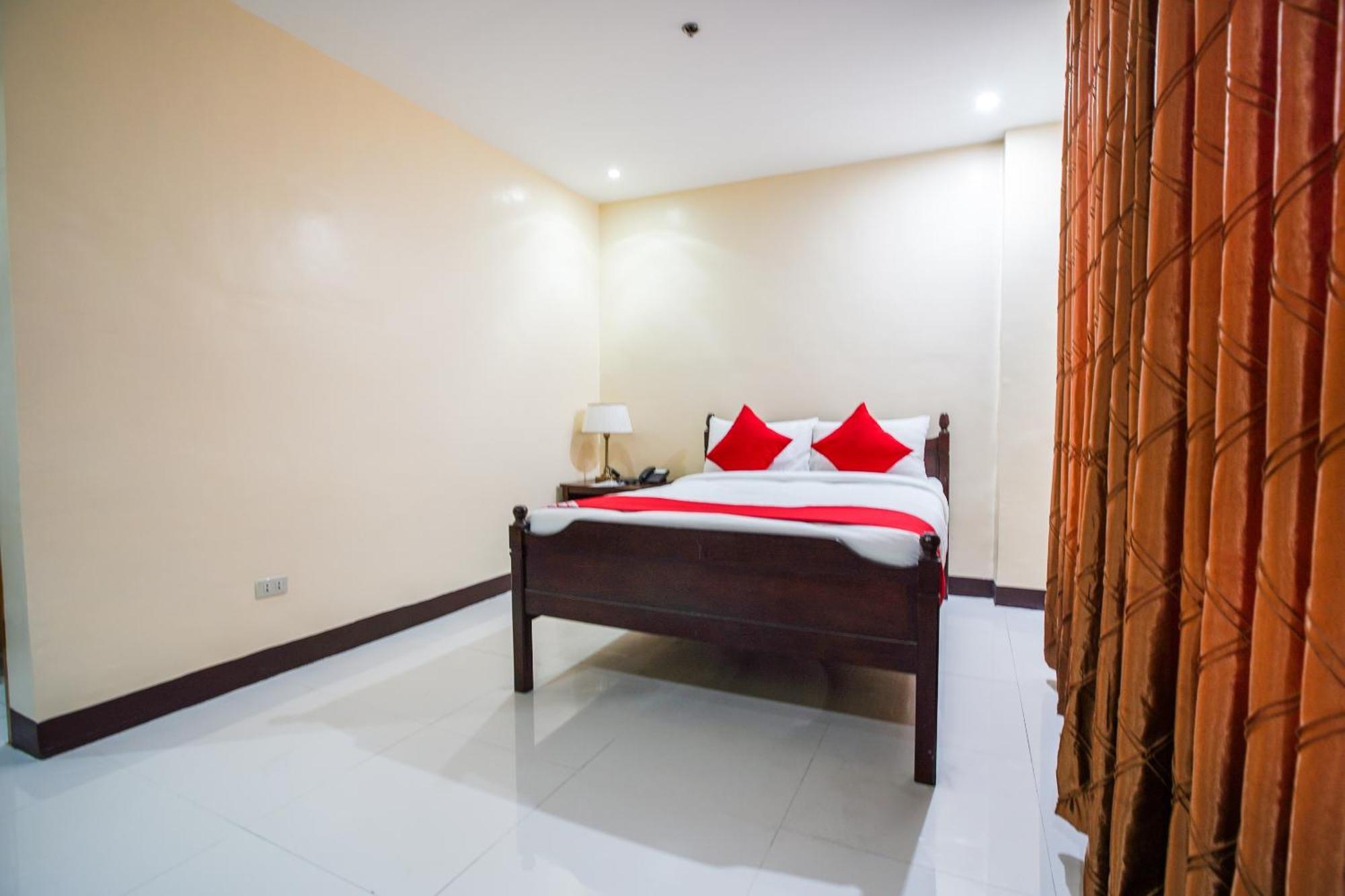 Oyo 236 Hotel Edmundo Pototan Bagian luar foto
