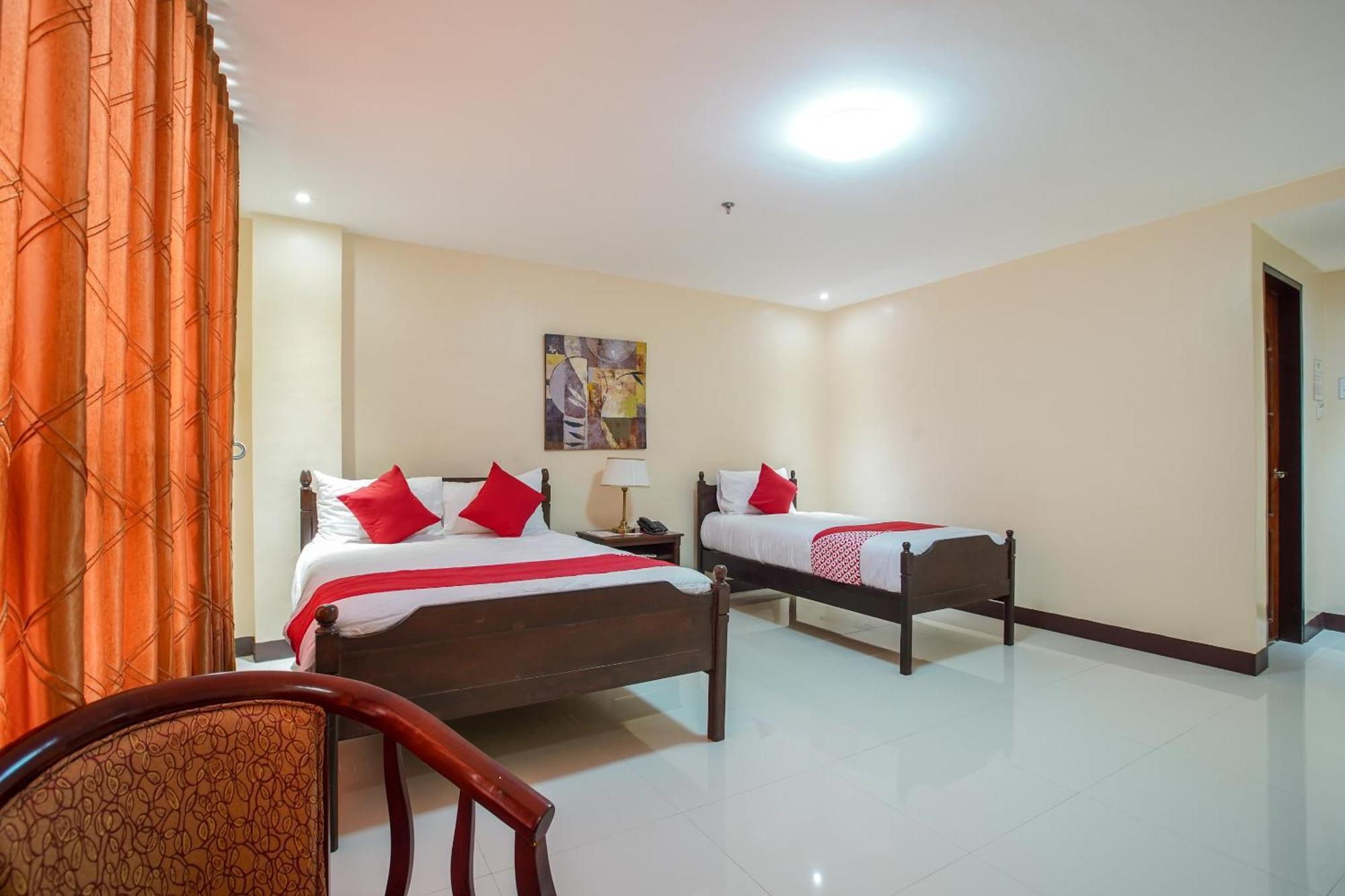 Oyo 236 Hotel Edmundo Pototan Bagian luar foto