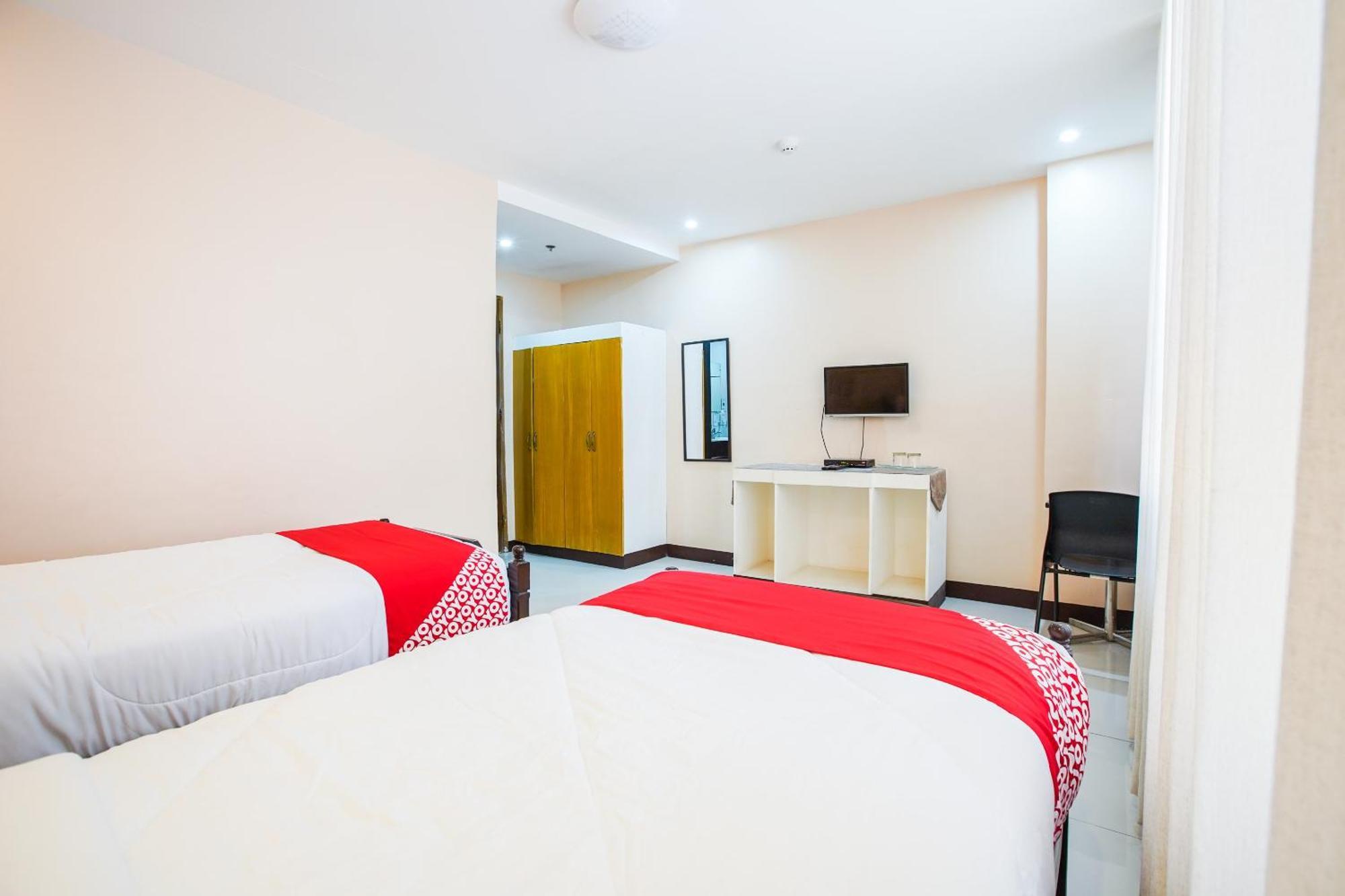 Oyo 236 Hotel Edmundo Pototan Bagian luar foto