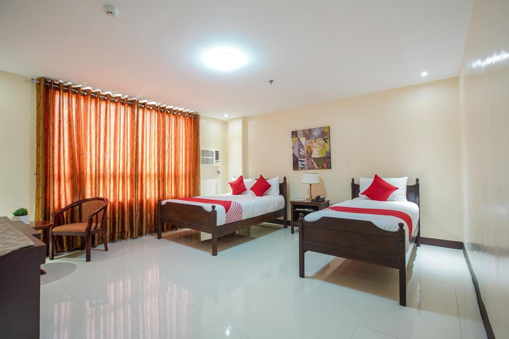 Oyo 236 Hotel Edmundo Pototan Bagian luar foto