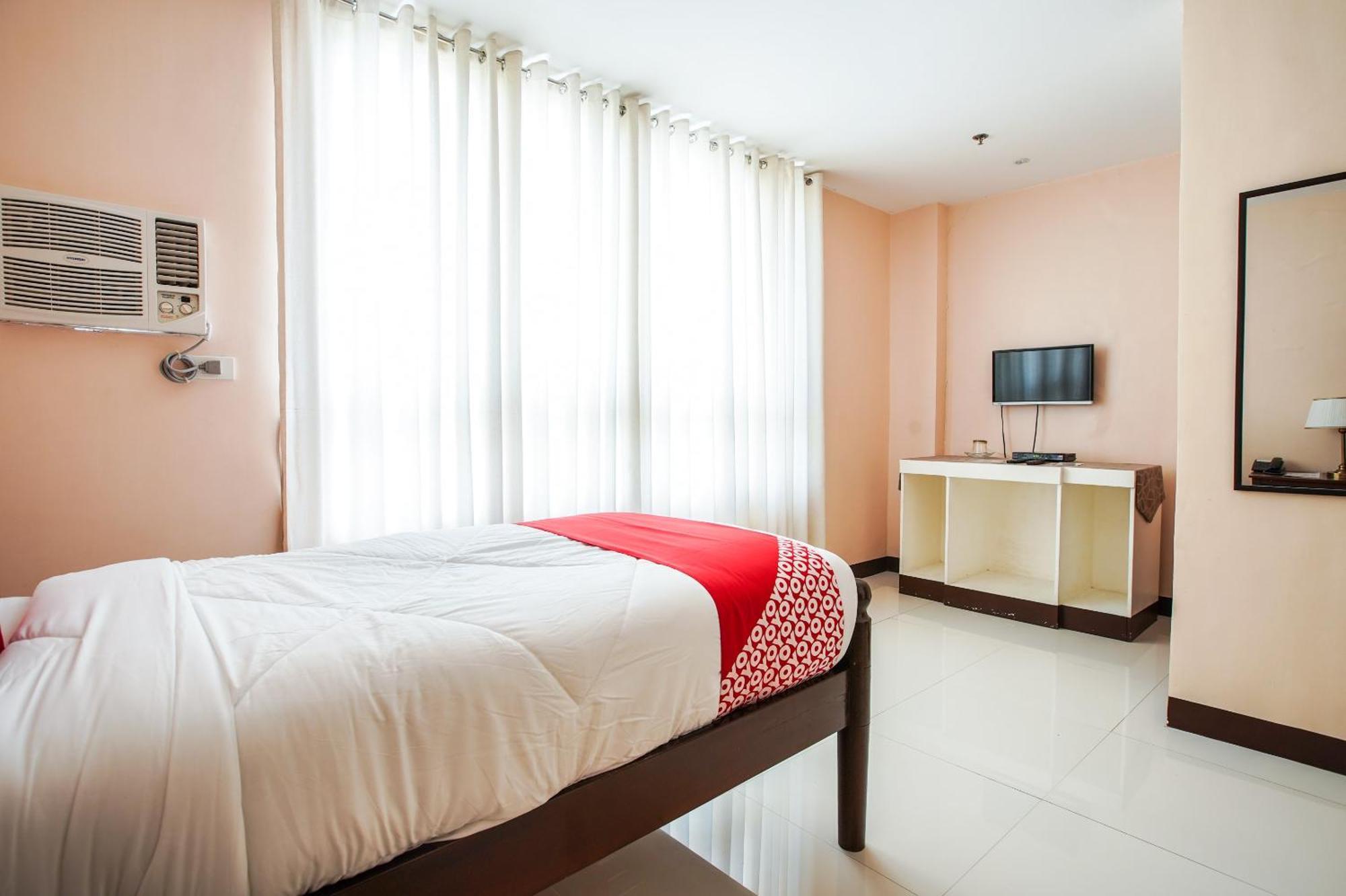 Oyo 236 Hotel Edmundo Pototan Bagian luar foto