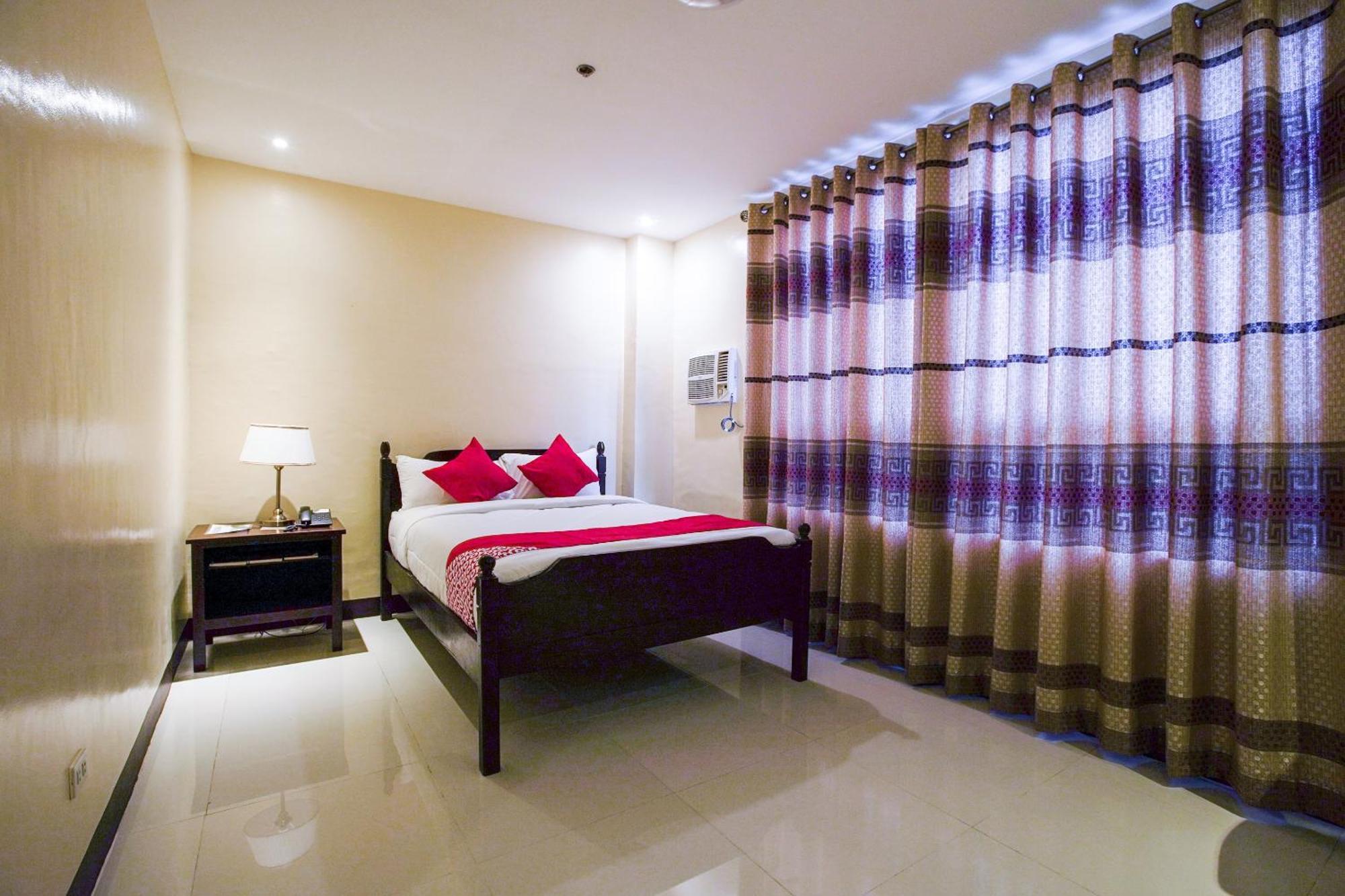Oyo 236 Hotel Edmundo Pototan Bagian luar foto