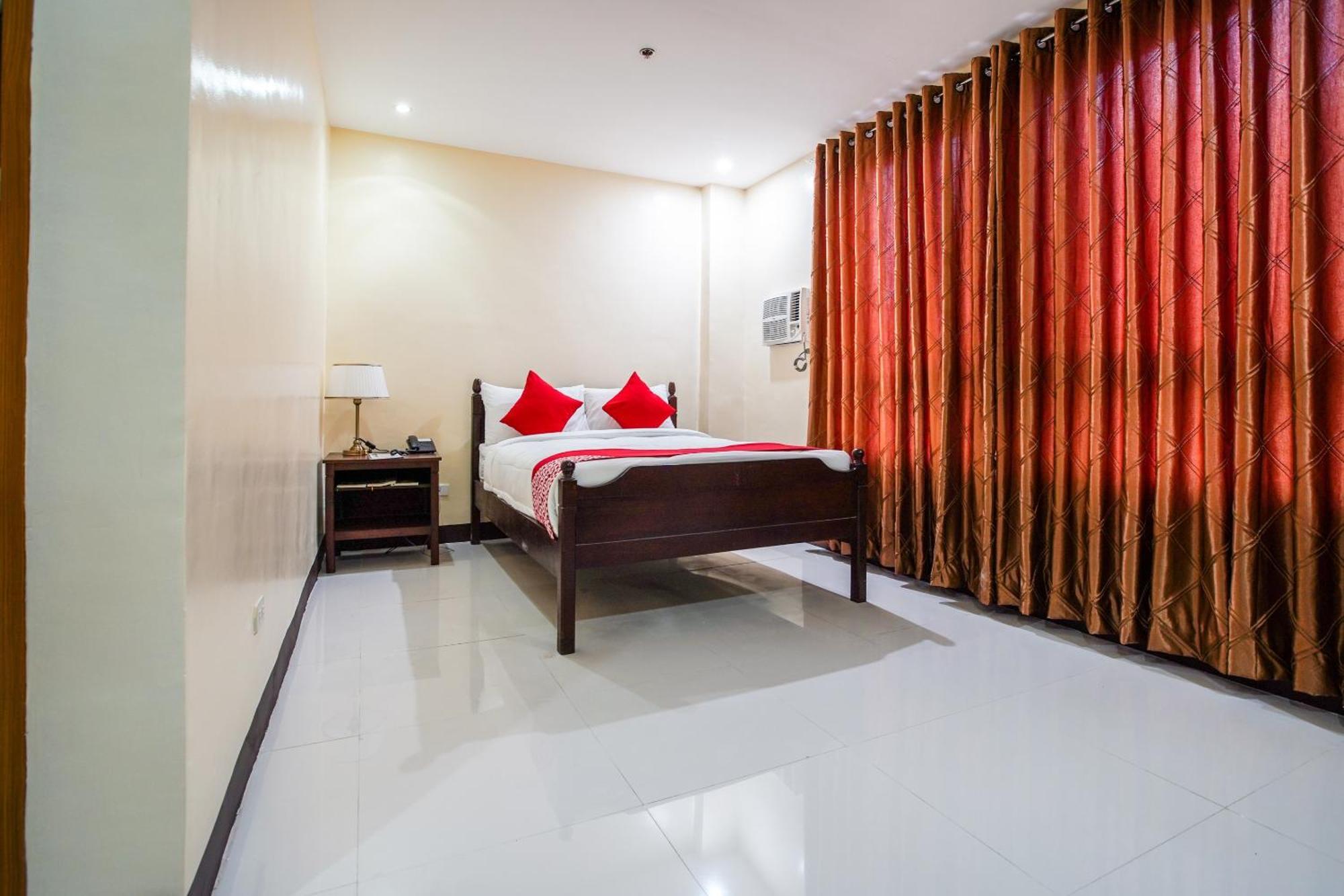 Oyo 236 Hotel Edmundo Pototan Bagian luar foto