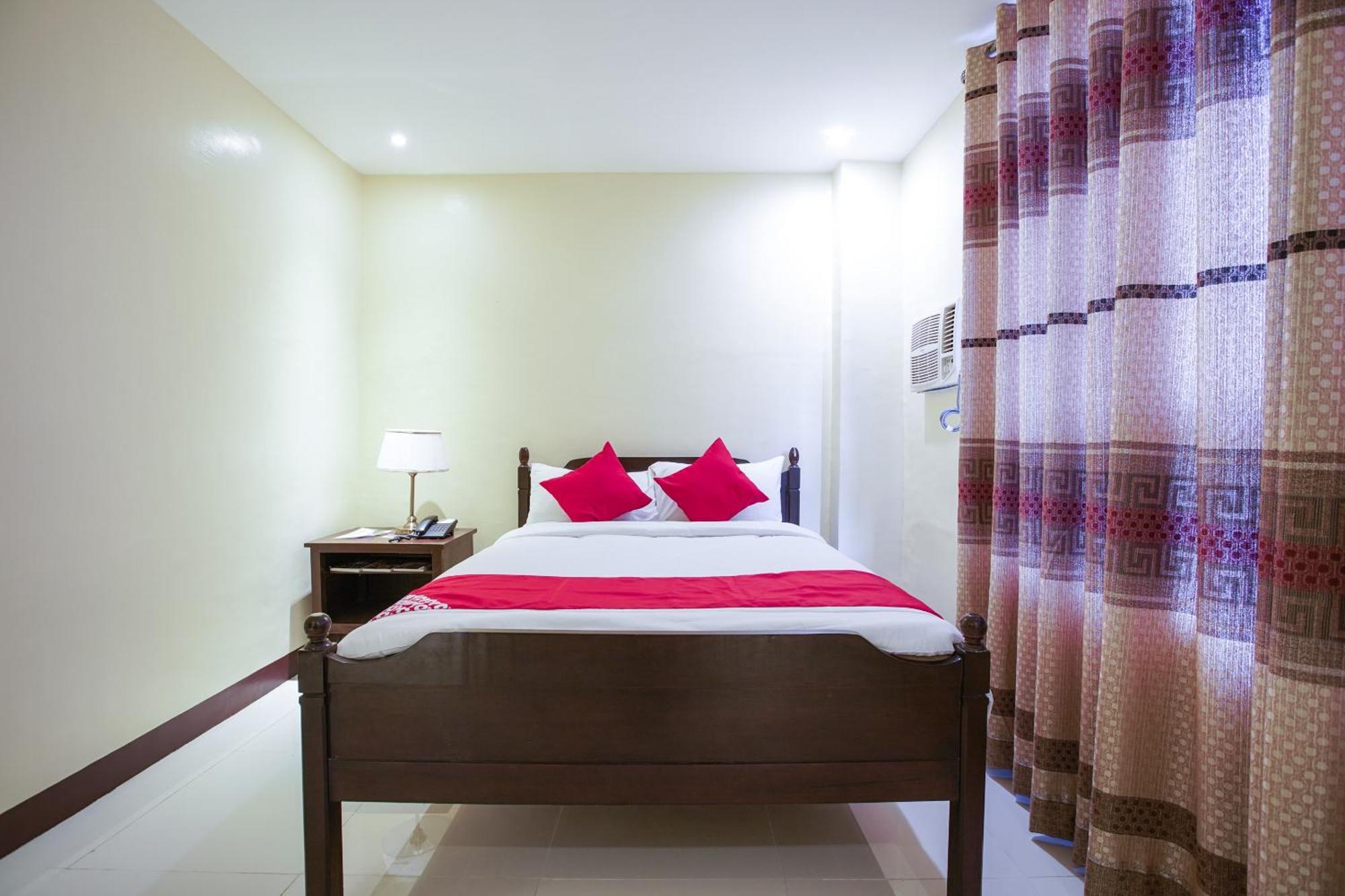 Oyo 236 Hotel Edmundo Pototan Bagian luar foto