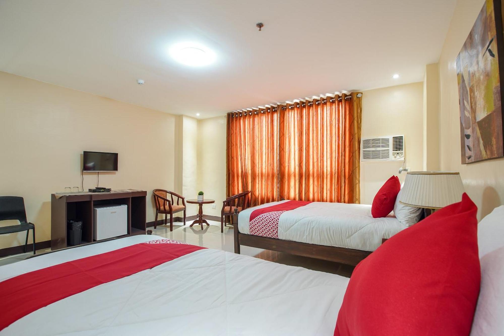 Oyo 236 Hotel Edmundo Pototan Bagian luar foto