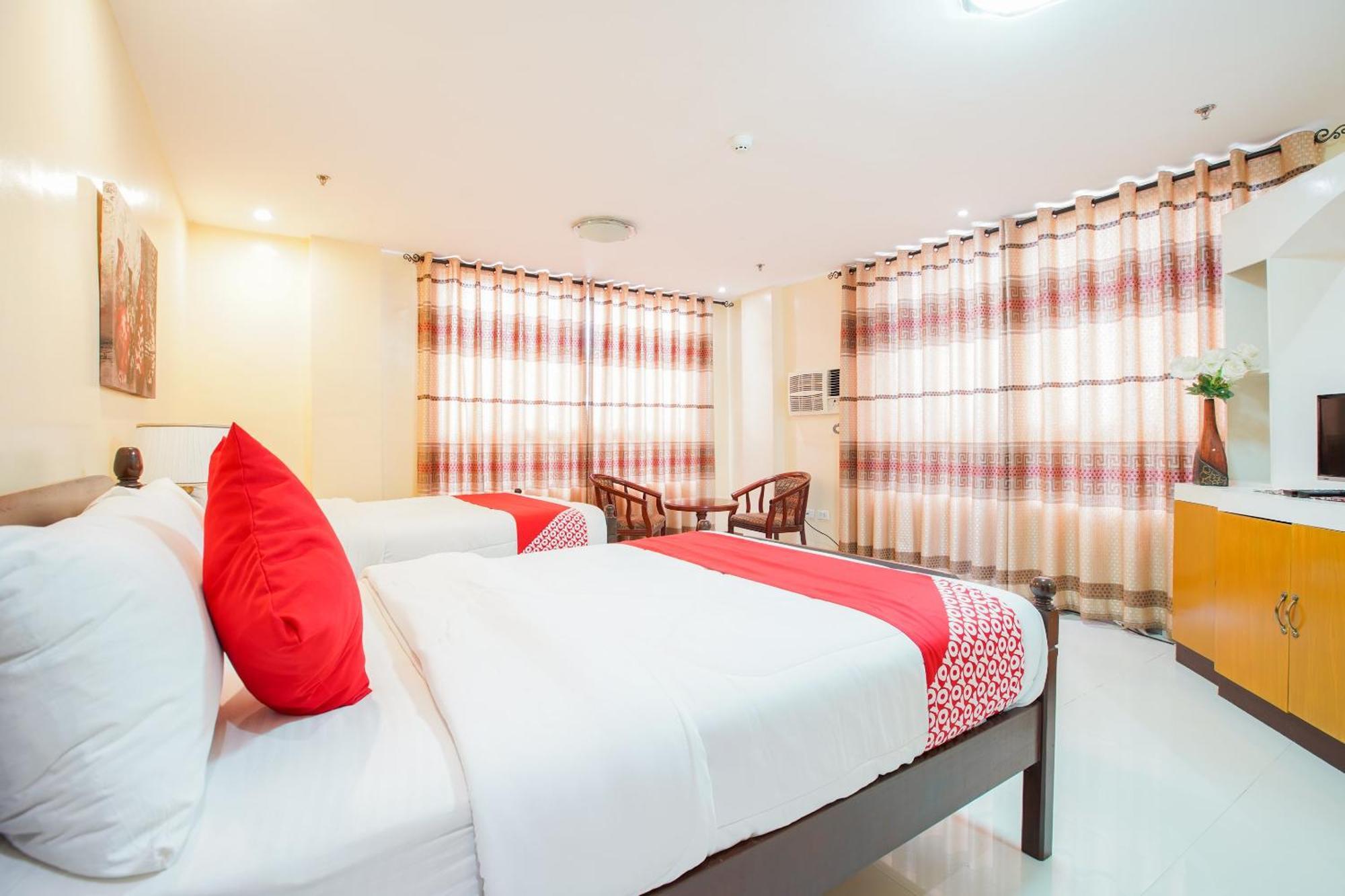 Oyo 236 Hotel Edmundo Pototan Bagian luar foto